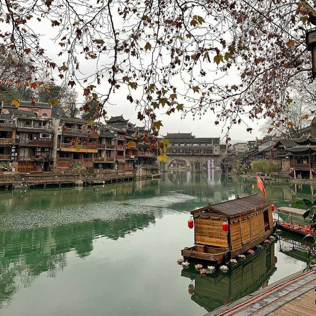 Phượng Hoàng Cổ Trấn