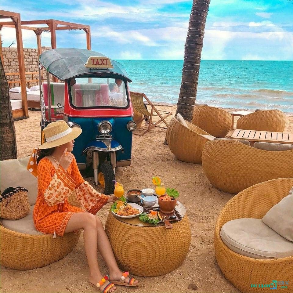Chameleon Beach bar