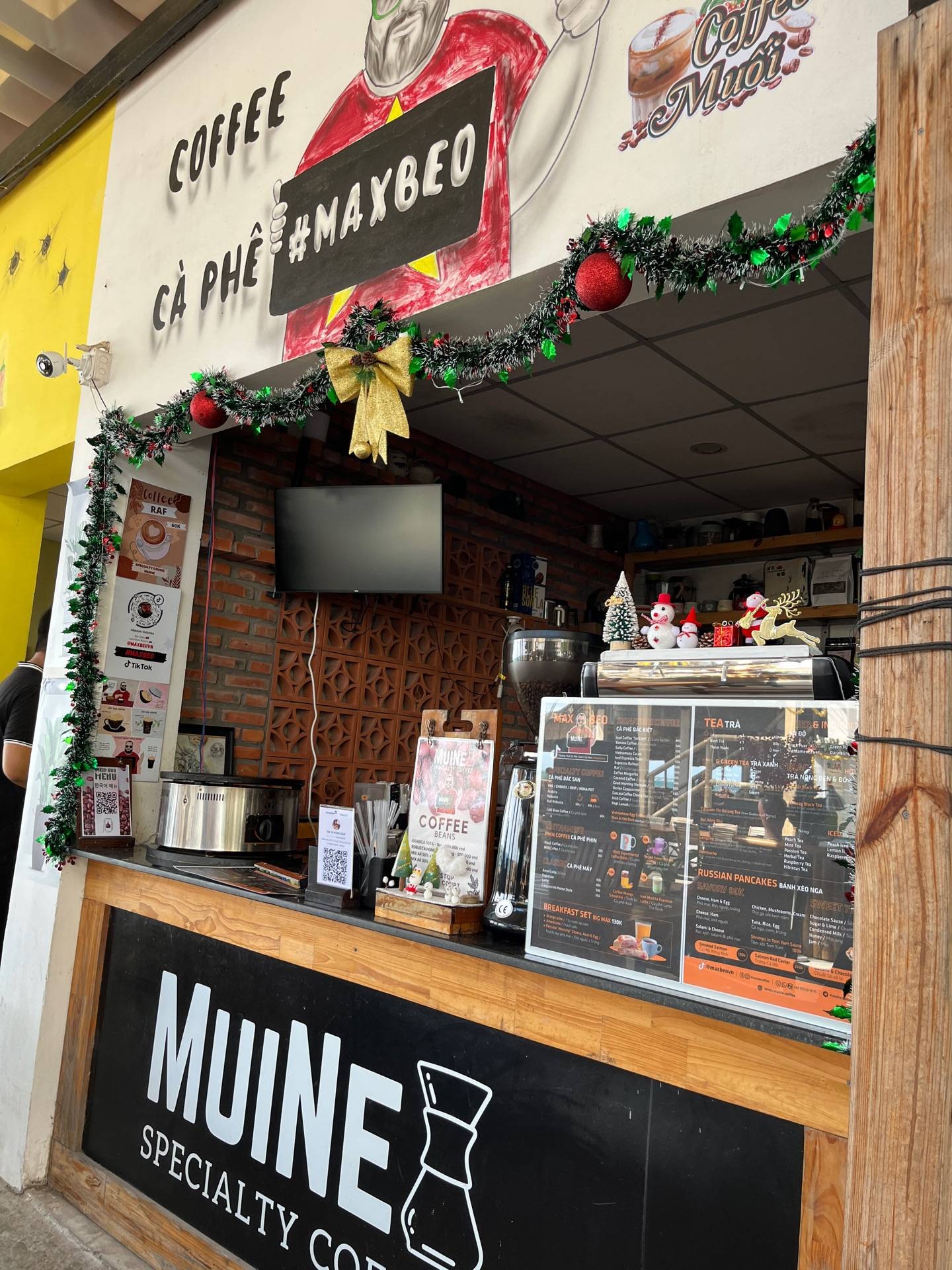 Quầy pha chế tại MuNe Specialty Coffee Mũi Né